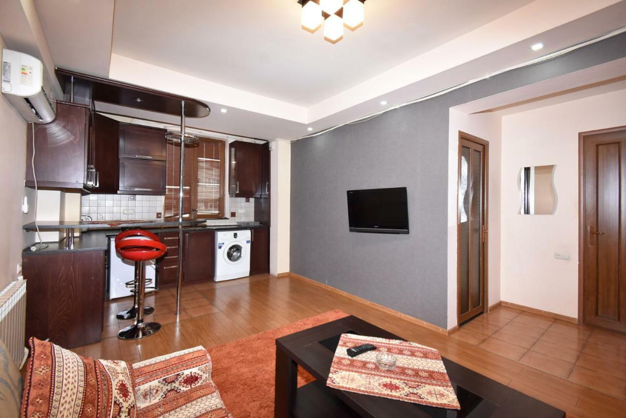 Apartments In Center Of Yerevan,Koghbatsi 1A Street Εξωτερικό φωτογραφία